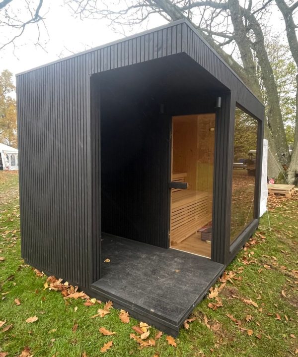 Moderne Cube udendørs sauna med glaspartier